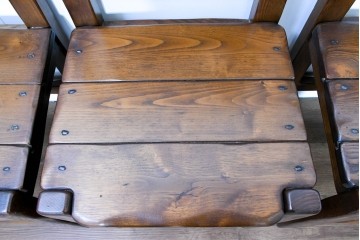 中古　美品　高級!　イタリア職人手作り品　TARPAC社(タルパック)　PTイニシャル　栗材　背板に彫刻意匠を施したダイニングチェア6脚セット　定価(6脚合計)約113万円　(R-086227)