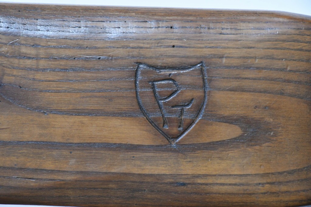 中古　美品　高級!　イタリア職人手作り品　TARPAC社(タルパック)　PTイニシャル　栗材　背板に彫刻意匠を施したダイニングチェア6脚セット　定価(6脚合計)約113万円　(R-086227)