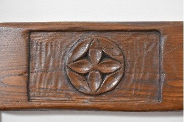 中古　美品　高級!　イタリア職人手作り品　TARPAC社(タルパック)　PTイニシャル　栗材　背板に彫刻意匠を施したダイニングチェア6脚セット　定価(6脚合計)約113万円　(R-086227)