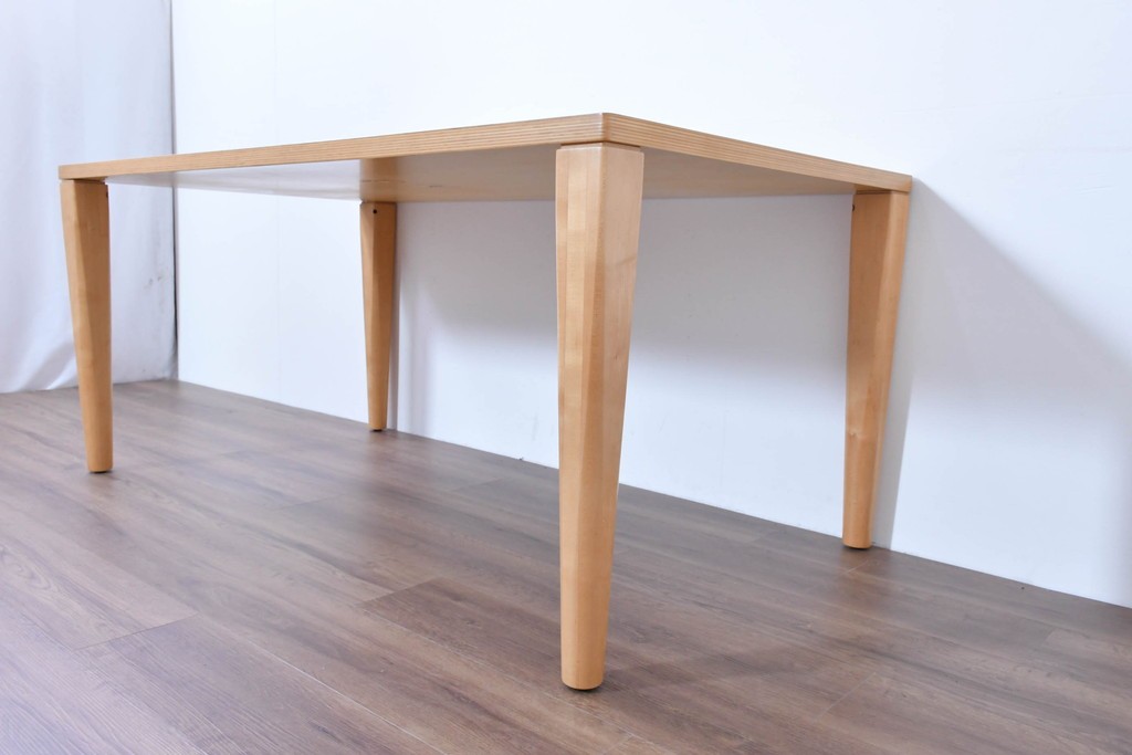 中古　arflex(アルフレックス)　NS2F　シンプルなデザインが魅力のダイニングテーブル　定価約25万円　(R-086228)