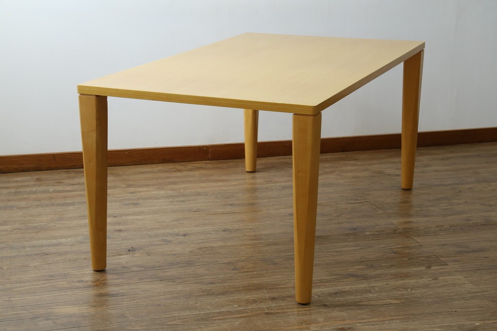 中古　arflex(アルフレックス)　NS2F　シンプルなデザインが魅力のダイニングテーブル　定価約25万円　(R-086228)