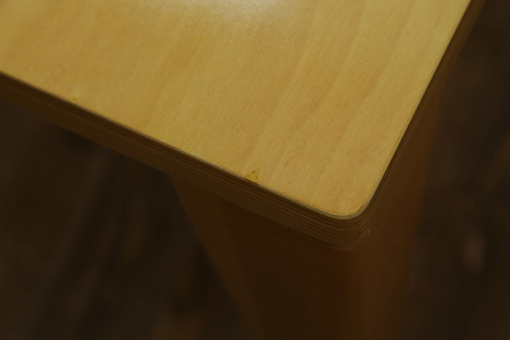 中古　arflex(アルフレックス)　NS2F　シンプルなデザインが魅力のダイニングテーブル　定価約25万円　(R-086228)