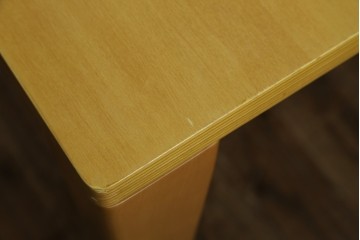 中古　arflex(アルフレックス)　NS2F　シンプルなデザインが魅力のダイニングテーブル　定価約25万円　(R-086228)