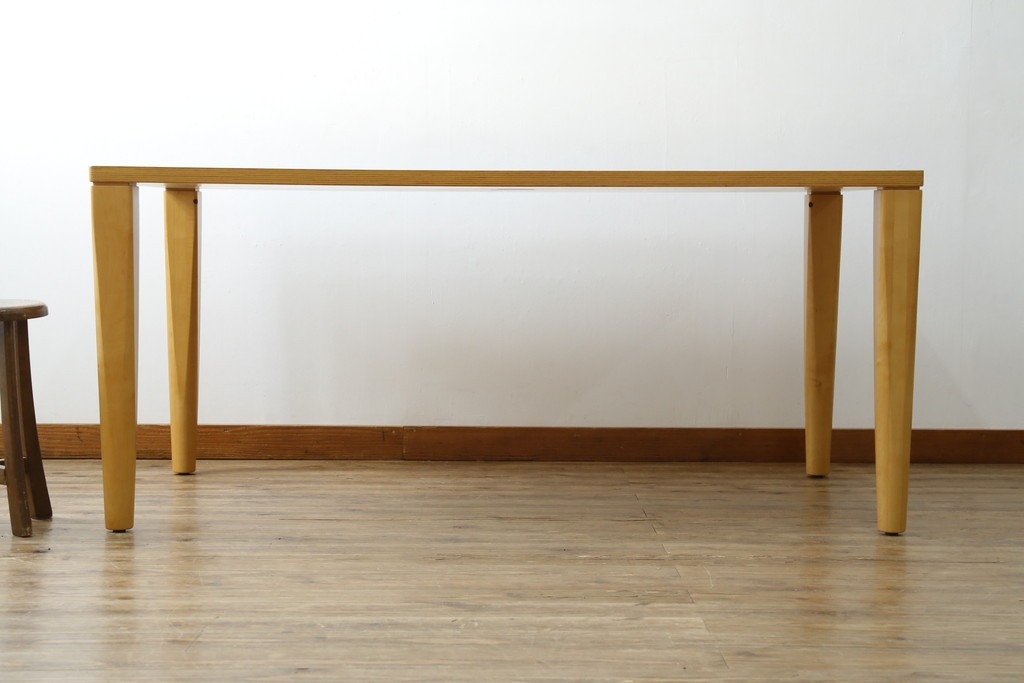 中古　arflex(アルフレックス)　NS2F　シンプルなデザインが魅力のダイニングテーブル　定価約25万円　(R-086228)