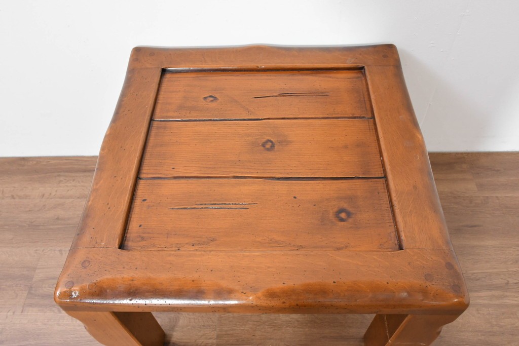 中古　VARO,S.A. VALENTI(バロッサバレンティ)　素朴な木肌が魅力のローテーブル　(R-086229)