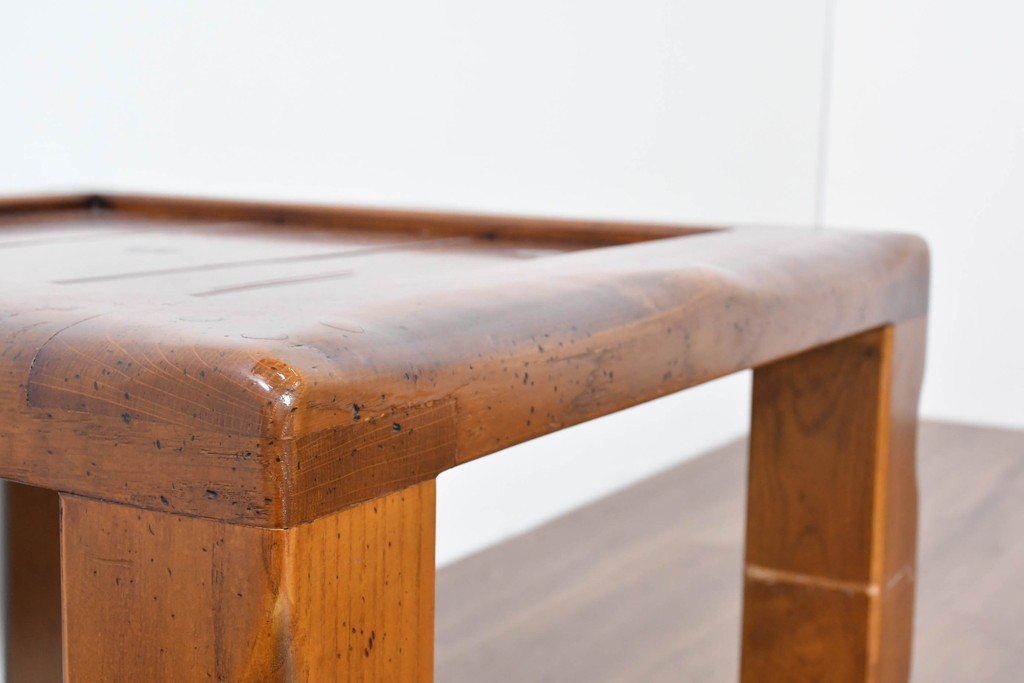 中古　VARO,S.A. VALENTI(バロッサバレンティ)　素朴な木肌が魅力のローテーブル　(R-086229)