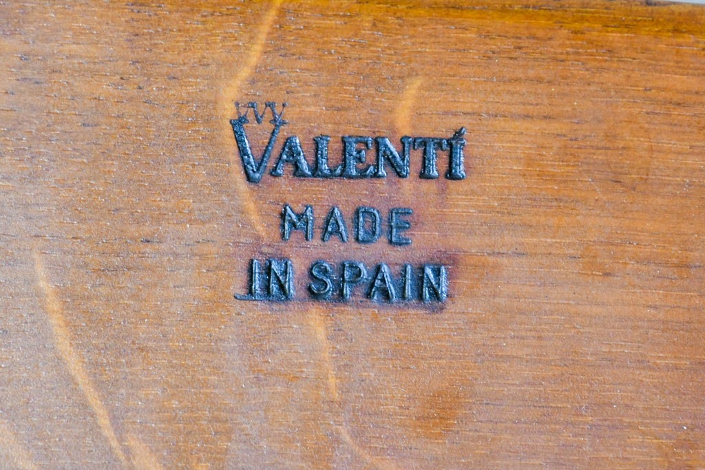 中古　VARO,S.A. VALENTI(バロッサバレンティ)　素朴な木肌が魅力のローテーブル　(R-086229)