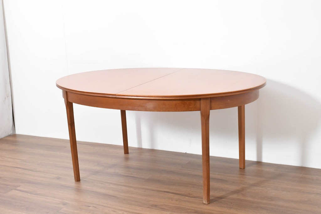 イギリスヴィンテージ　William Lawrence(ウィリアム・ローレンス)　チーク材の経年変化が楽しめるオーバル型エクステンションテーブル　(R-086230)