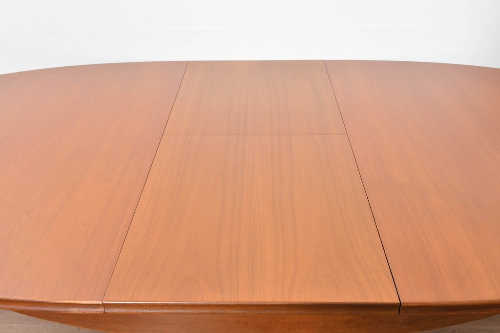 イギリスヴィンテージ　William Lawrence(ウィリアム・ローレンス)　チーク材の経年変化が楽しめるオーバル型エクステンションテーブル　(R-086230)