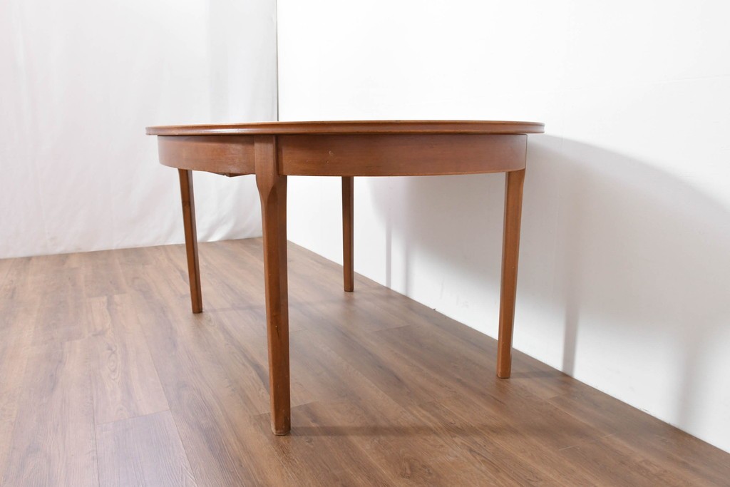 イギリスヴィンテージ　William Lawrence(ウィリアム・ローレンス)　チーク材の経年変化が楽しめるオーバル型エクステンションテーブル　(R-086230)