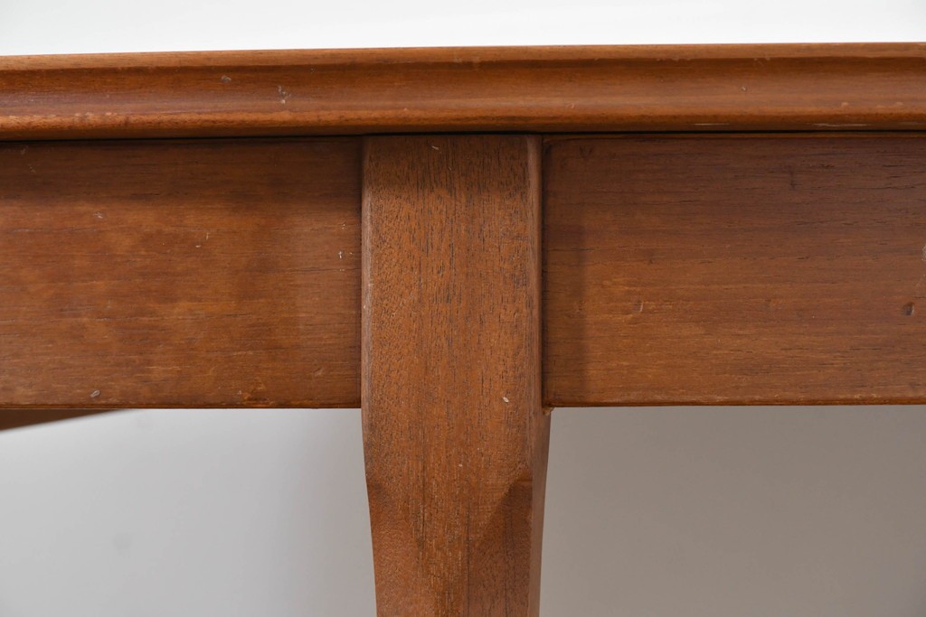 イギリスヴィンテージ　William Lawrence(ウィリアム・ローレンス)　チーク材の経年変化が楽しめるオーバル型エクステンションテーブル　(R-086230)