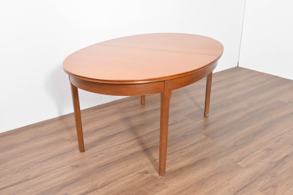 イギリスヴィンテージ　William Lawrence(ウィリアム・ローレンス)　チーク材の経年変化が楽しめるオーバル型エクステンションテーブル　(R-086230)