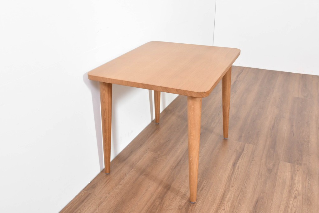 中古　美品　飛騨産業　侭(JIN)　オーク材　丸みのある天板とテーパー脚がスマートな印象のダイニングテーブル　定価約16万円　(R-086231)