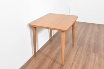 中古　美品　飛騨産業　侭(JIN)　オーク材　丸みのある天板とテーパー脚がスマートな印象のダイニングテーブル　定価約16万円　(R-086231)