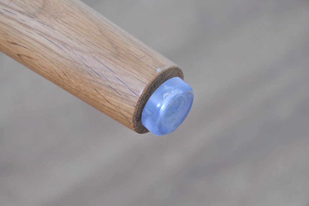 中古　美品　飛騨産業　侭(JIN)　オーク材　丸みのある天板とテーパー脚がスマートな印象のダイニングテーブル　定価約16万円　(R-086231)