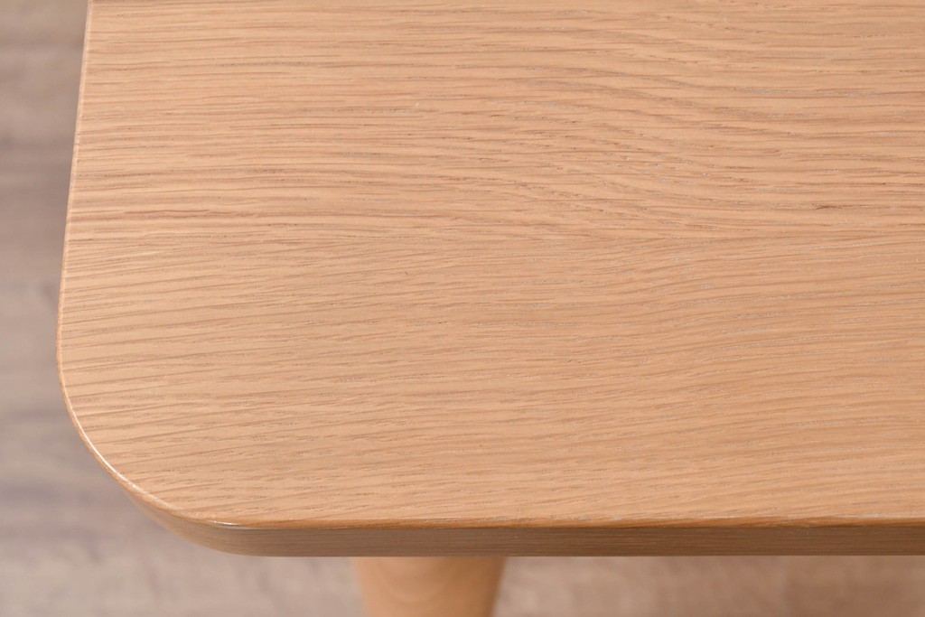 中古　美品　飛騨産業　侭(JIN)　オーク材　丸みのある天板とテーパー脚がスマートな印象のダイニングテーブル　定価約16万円　(R-086231)