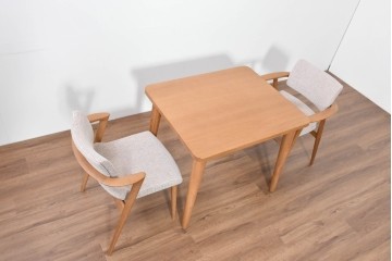 中古　美品　飛騨産業　侭(JIN)　オーク材　丸みのある天板とテーパー脚がスマートな印象のダイニングテーブル　定価約16万円　(R-086231)