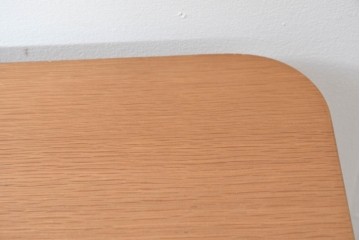 中古　美品　飛騨産業　侭(JIN)　オーク材　丸みのある天板とテーパー脚がスマートな印象のダイニングテーブル　定価約16万円　(R-086231)