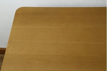 中古　美品　飛騨産業　侭(JIN)　オーク材　丸みのある天板とテーパー脚がスマートな印象のダイニングテーブル　定価約16万円　(R-086231)