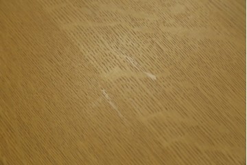 中古　美品　飛騨産業　侭(JIN)　オーク材　丸みのある天板とテーパー脚がスマートな印象のダイニングテーブル　定価約16万円　(R-086231)