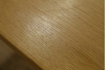中古　美品　飛騨産業　侭(JIN)　オーク材　丸みのある天板とテーパー脚がスマートな印象のダイニングテーブル　定価約16万円　(R-086231)