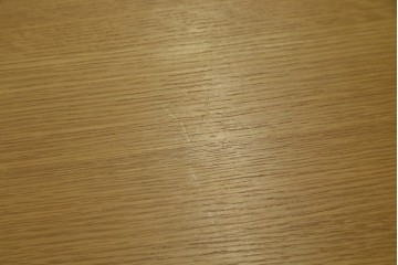 中古　美品　飛騨産業　侭(JIN)　オーク材　丸みのある天板とテーパー脚がスマートな印象のダイニングテーブル　定価約16万円　(R-086231)
