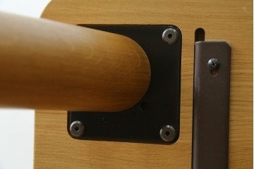 中古　美品　飛騨産業　侭(JIN)　オーク材　丸みのある天板とテーパー脚がスマートな印象のダイニングテーブル　定価約16万円　(R-086231)