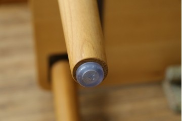 中古　美品　飛騨産業　侭(JIN)　オーク材　丸みのある天板とテーパー脚がスマートな印象のダイニングテーブル　定価約16万円　(R-086231)