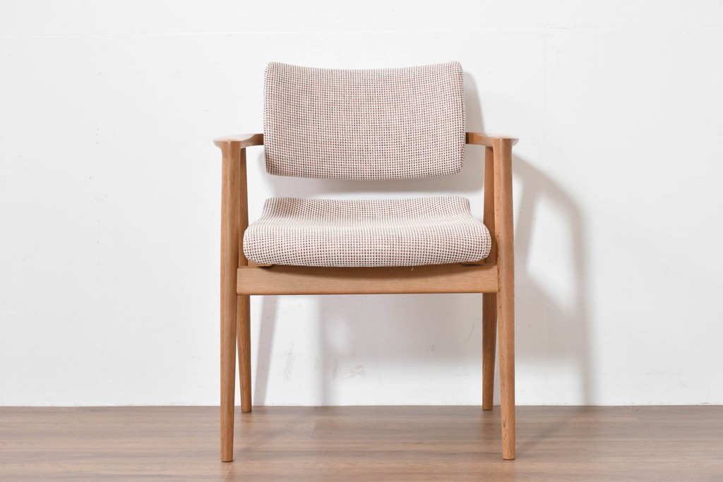 中古　美品　飛騨産業　オーク材　SEOTO(セオト)　すっきりとしたシルエットが魅力のアームチェア　定価約12万円　(R-086232)