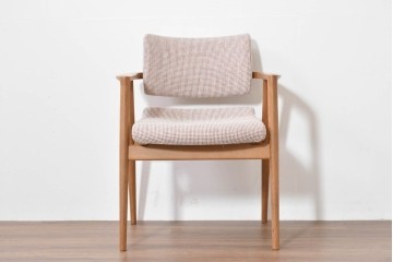 中古　美品　飛騨産業　オーク材　SEOTO(セオト)　すっきりとしたシルエットが魅力のアームチェア　定価約12万円　(R-086232)