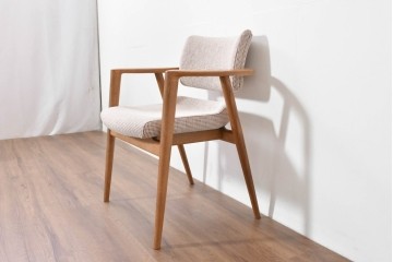 中古　美品　飛騨産業　オーク材　SEOTO(セオト)　すっきりとしたシルエットが魅力のアームチェア　定価約12万円　(R-086232)