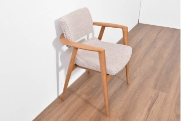 中古　美品　飛騨産業　オーク材　SEOTO(セオト)　すっきりとしたシルエットが魅力のアームチェア　定価約12万円　(R-086232)