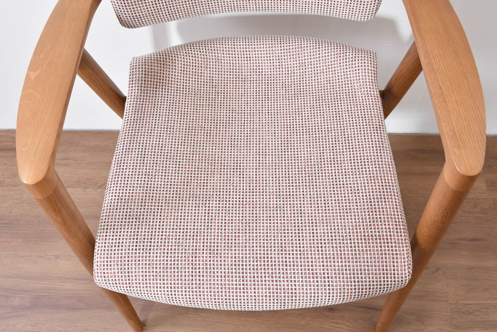 中古　美品　飛騨産業　オーク材　SEOTO(セオト)　すっきりとしたシルエットが魅力のアームチェア　定価約12万円　(R-086232)