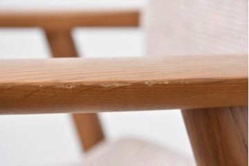 中古　美品　飛騨産業　オーク材　SEOTO(セオト)　すっきりとしたシルエットが魅力のアームチェア　定価約12万円　(R-086232)