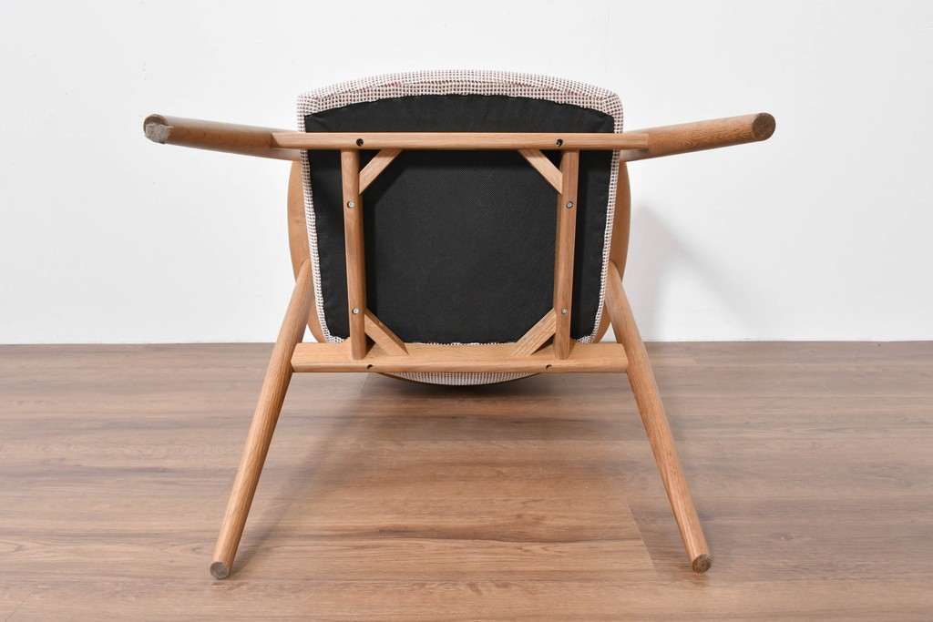 中古　美品　飛騨産業　オーク材　SEOTO(セオト)　すっきりとしたシルエットが魅力のアームチェア　定価約12万円　(R-086232)