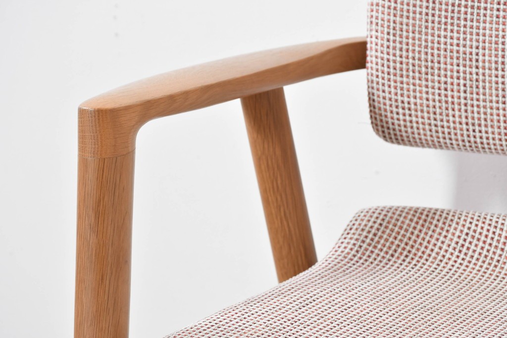 中古　美品　飛騨産業　オーク材　SEOTO(セオト)　すっきりとしたシルエットが魅力のアームチェア　定価約12万円　(R-086232)