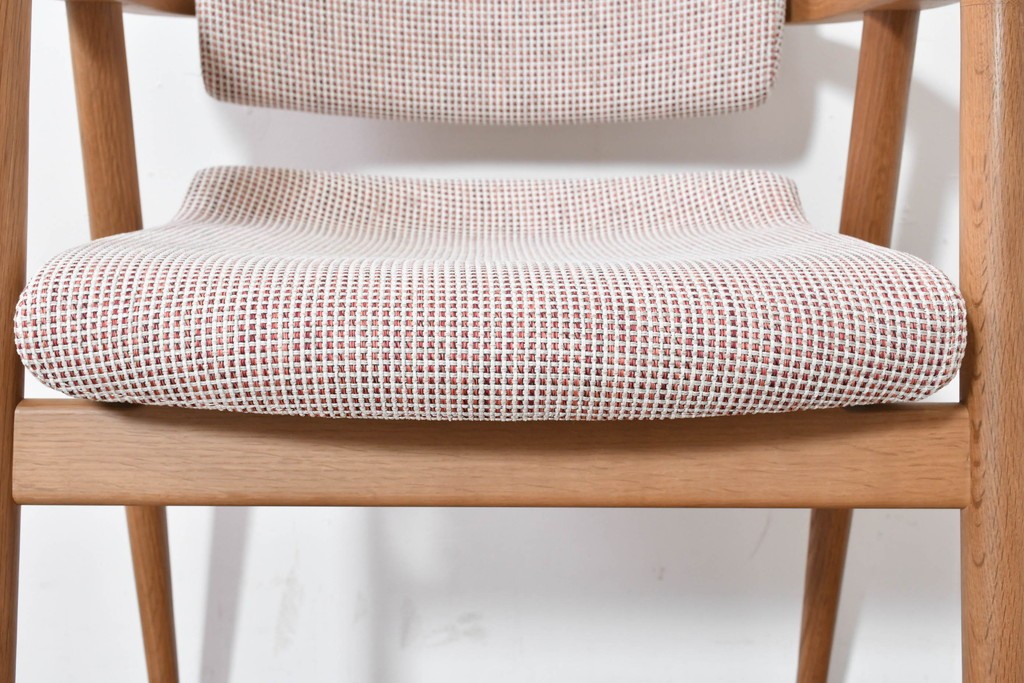 中古　美品　飛騨産業　オーク材　SEOTO(セオト)　すっきりとしたシルエットが魅力のアームチェア　定価約12万円　(R-086232)