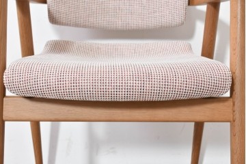 中古　美品　飛騨産業　オーク材　SEOTO(セオト)　すっきりとしたシルエットが魅力のアームチェア　定価約12万円　(R-086232)