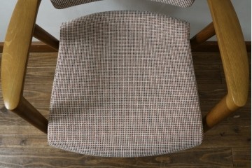 中古　美品　飛騨産業　オーク材　SEOTO(セオト)　すっきりとしたシルエットが魅力のアームチェア　定価約12万円　(R-086232)