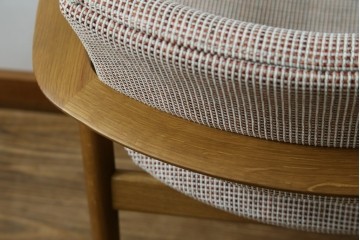 中古　美品　飛騨産業　オーク材　SEOTO(セオト)　すっきりとしたシルエットが魅力のアームチェア　定価約12万円　(R-086232)