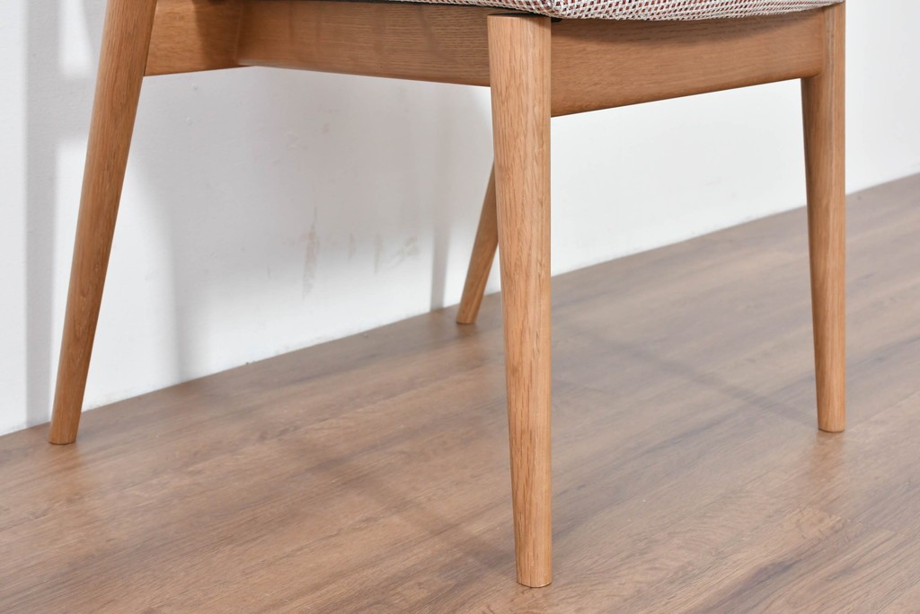 中古　美品　飛騨産業　オーク材　SEOTO(セオト)　アームのデザインがお洒落なセミアームチェア　定価約9万円　(R-086233)