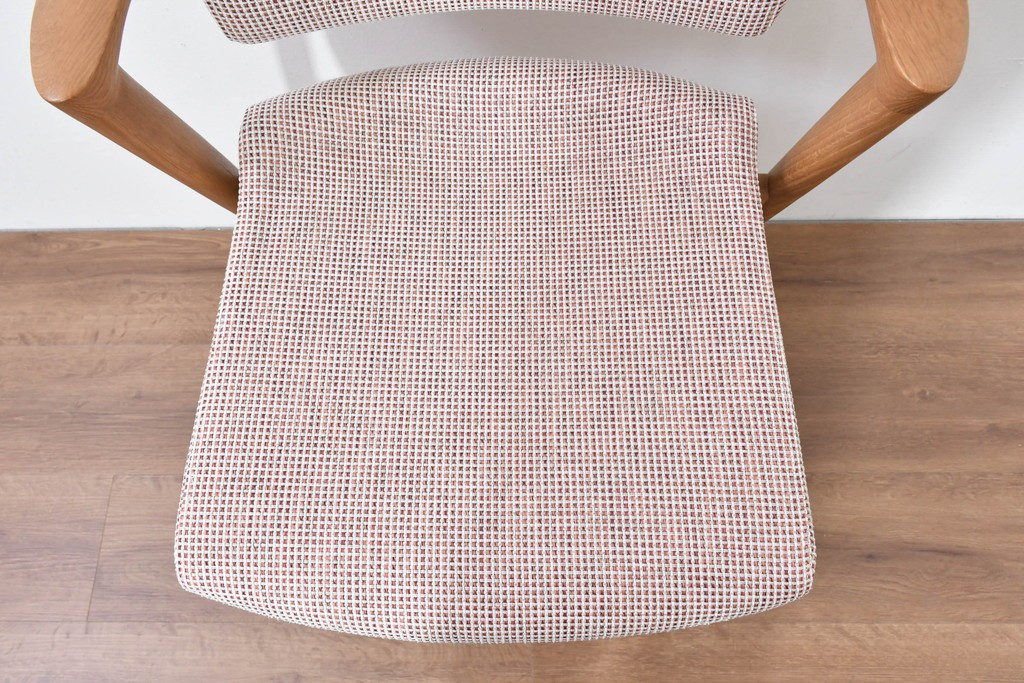 中古　美品　飛騨産業　オーク材　SEOTO(セオト)　アームのデザインがお洒落なセミアームチェア　定価約9万円　(R-086233)