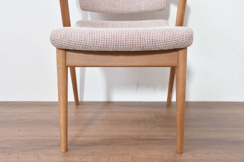 中古　美品　飛騨産業　オーク材　SEOTO(セオト)　アームのデザインがお洒落なセミアームチェア　定価約9万円　(R-086233)