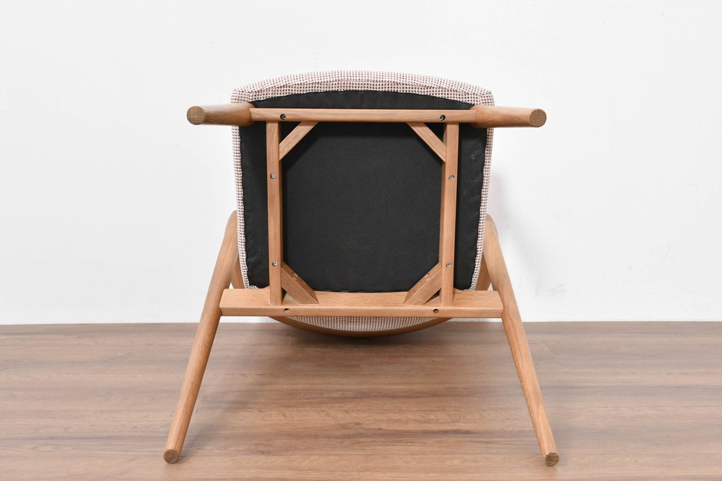 中古　美品　飛騨産業　オーク材　SEOTO(セオト)　アームのデザインがお洒落なセミアームチェア　定価約9万円　(R-086233)