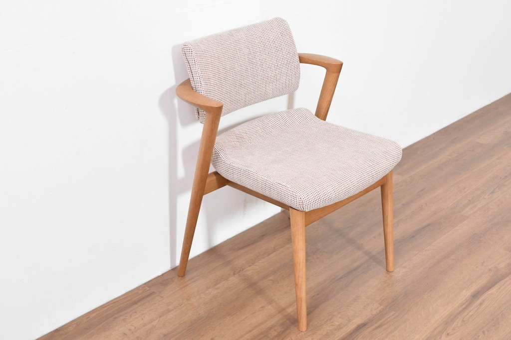 中古　美品　飛騨産業　オーク材　SEOTO(セオト)　アームのデザインがお洒落なセミアームチェア　定価約9万円　(R-086233)