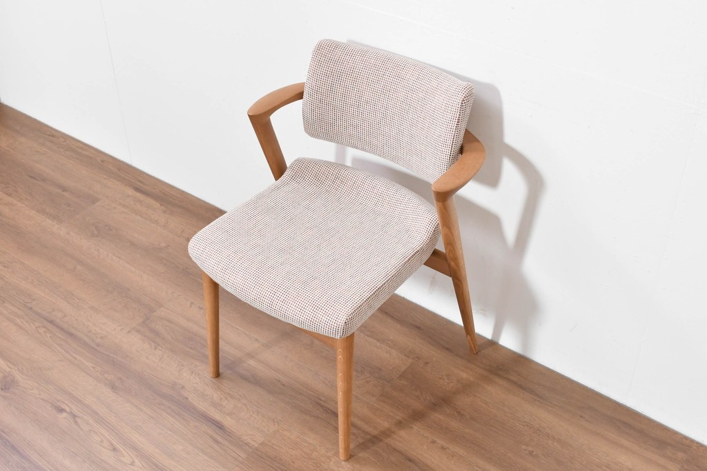 中古　美品　飛騨産業　オーク材　SEOTO(セオト)　アームのデザインがお洒落なセミアームチェア　定価約9万円　(R-086233)