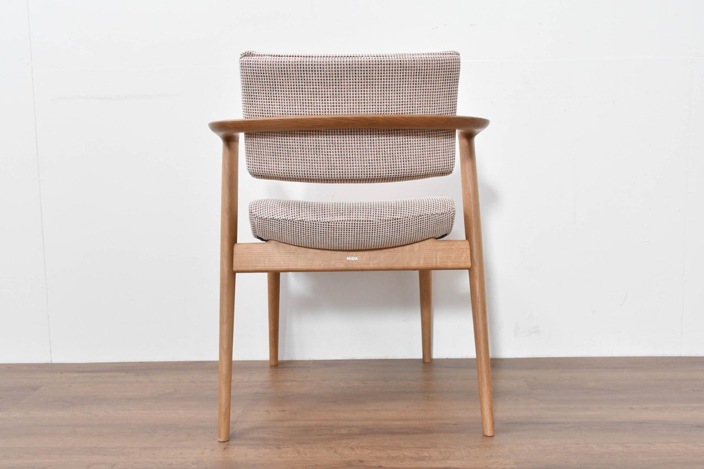 中古　美品　飛騨産業　オーク材　SEOTO(セオト)　アームのデザインがお洒落なセミアームチェア　定価約9万円　(R-086233)