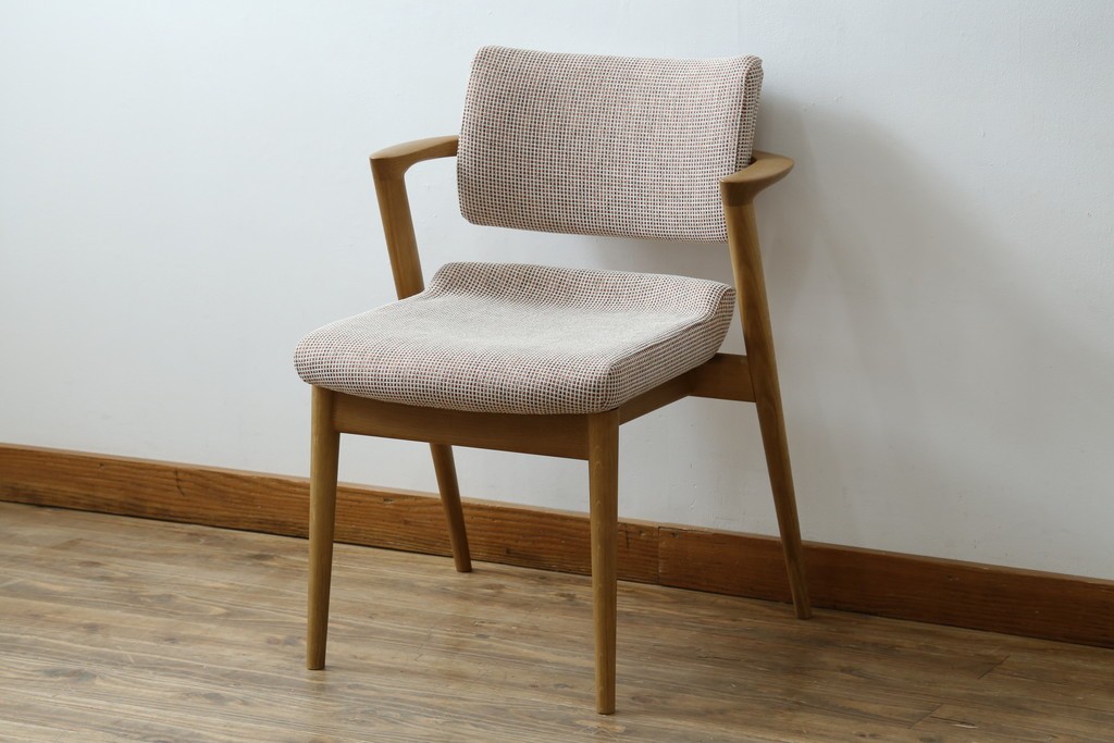 中古　美品　飛騨産業　オーク材　SEOTO(セオト)　アームのデザインがお洒落なセミアームチェア　定価約9万円　(R-086233)