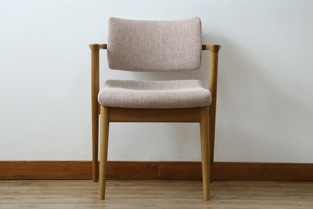 中古　美品　飛騨産業　オーク材　SEOTO(セオト)　アームのデザインがお洒落なセミアームチェア　定価約9万円　(R-086233)