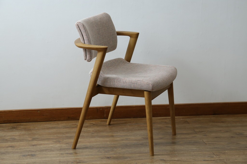 中古　美品　飛騨産業　オーク材　SEOTO(セオト)　アームのデザインがお洒落なセミアームチェア　定価約9万円　(R-086233)